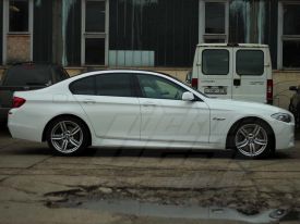 BMW M550 autófóliázás: Avery white av2100001 autó fóliával 4