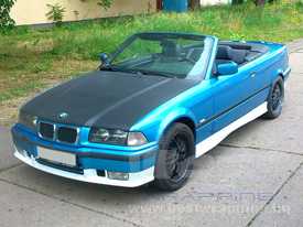 BMW E36 cabrio fóliázás: fényes metál kék és fehér autó fóliázás 3
