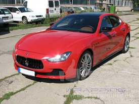 Maserati Ghimbli autófóliázás: Avery Gyöngyház Vörös autó fóliával 03