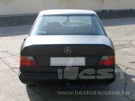 Mercedes W124 fóliázás: matt fekete autó fóliázás 8